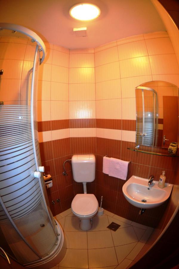 Belic With Pool Apartment