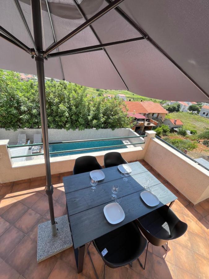 Belic With Pool Apartment *