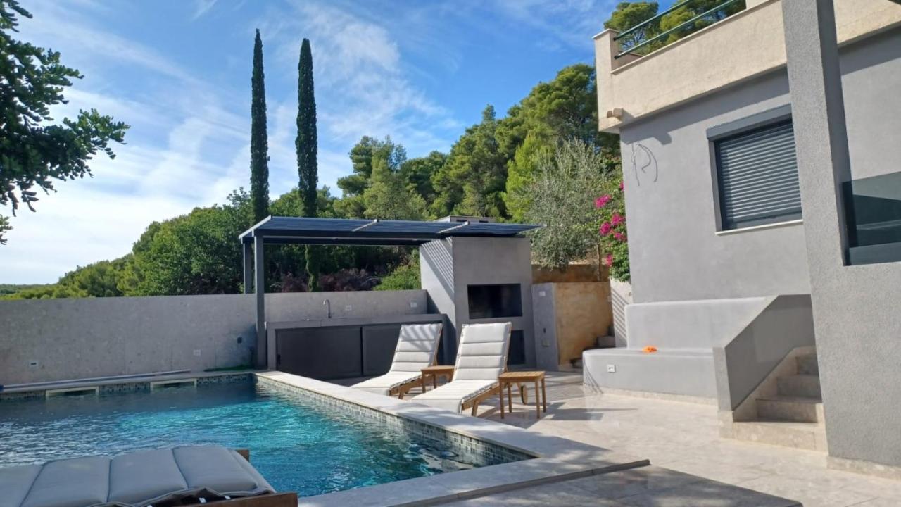 Belic With Pool Apartment *