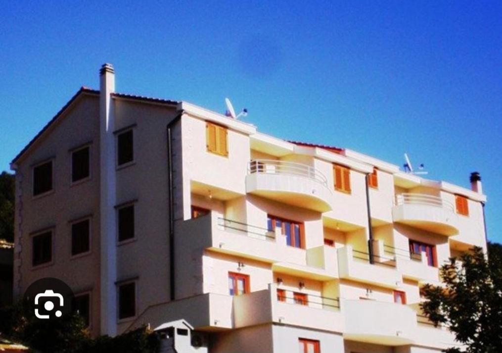 Belic With Pool Apartment *